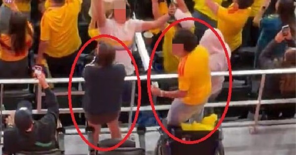 Tranh cãi khoảnh khắc CĐV Colombia bật khỏi xe lăn ăn mừng ở World Cup 2026 - hình ảnh - shbetv.vip Tranh cãi khoảnh khắc CĐV Colombia bật khỏi xe lăn ăn mừng ở World Cup 2026 - hình ảnh - shbetv.vip