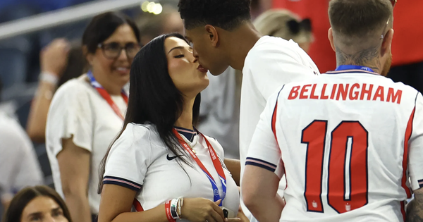 Chuyện ‘yêu’ tại World Cup 2026: Đội tuyển Anh cấm WAGs, còn Messi và Ronaldo thì sao? - hình ảnh - shbetv.vip