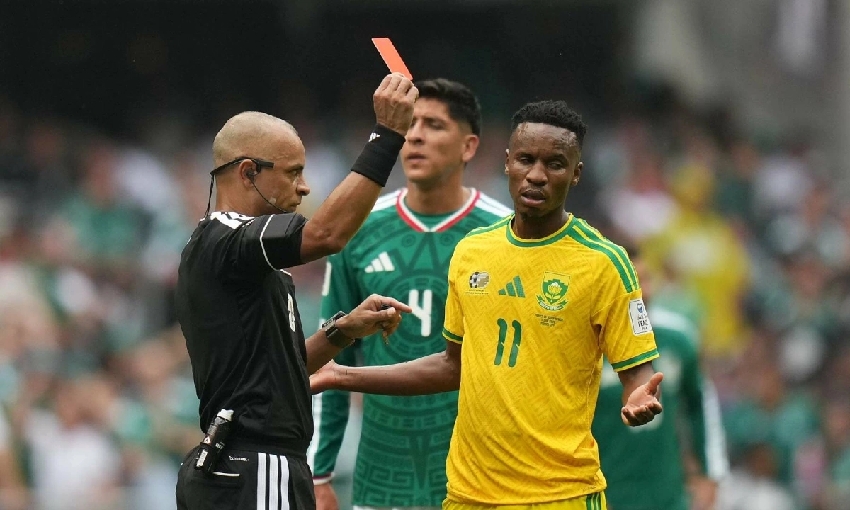 Trọng tài Wilton Sampaio gây tranh cãi tại World Cup 2026: Thẻ đỏ khiến cầu thủ Nam Phi ngơ ngác - hình ảnh - shbetv.vip