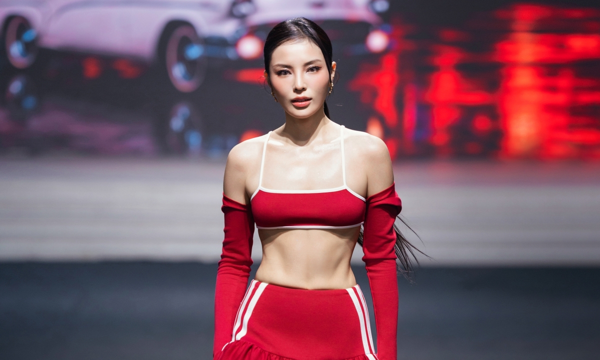 Đỗ Mạnh Cường lăng xê phong cách thể thao tại show DMC - hình ảnh - shbetv.vip Đỗ Mạnh Cường lăng xê phong cách thể thao tại show DMC - hình ảnh - shbetv.vip