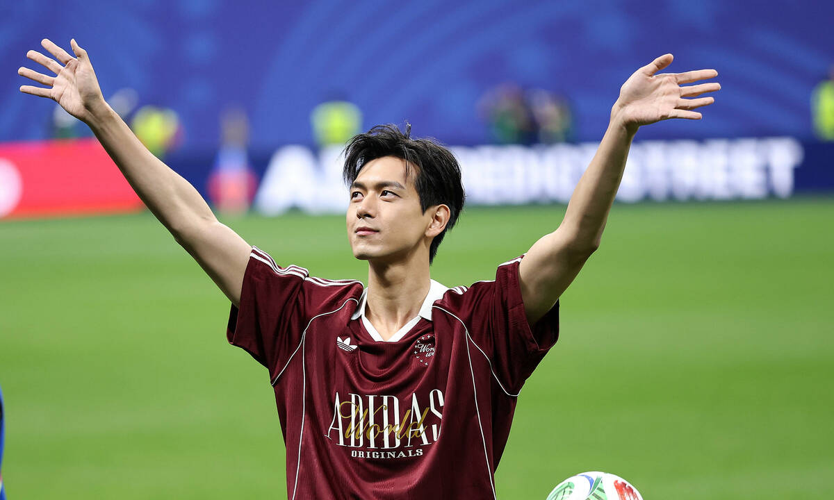 Tài tử Lý Hiện gây sốt trên sân bóng World Cup: góc nhìn mới cho người chơi Việt - hình ảnh - shbetv.vip Tài tử Lý Hiện gây sốt trên sân bóng World Cup: góc nhìn mới cho người chơi Việt - hình ảnh - shbetv.vip
