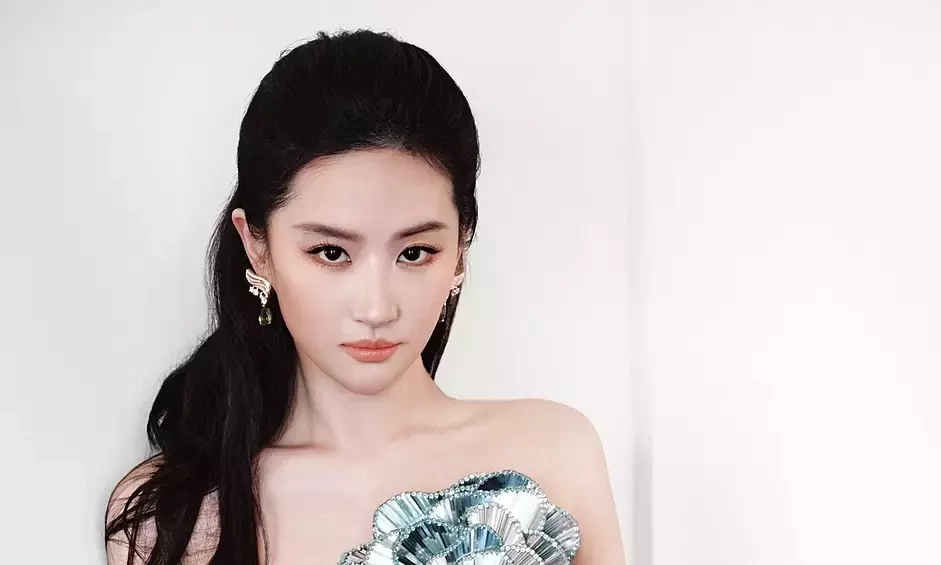 Lưu Diệc Phi lộng lẫy như ‘bông hồng thủy tinh’ – SHBET VIP đồng hành cùng người hâm mộ - hình ảnh - shbetv.vip