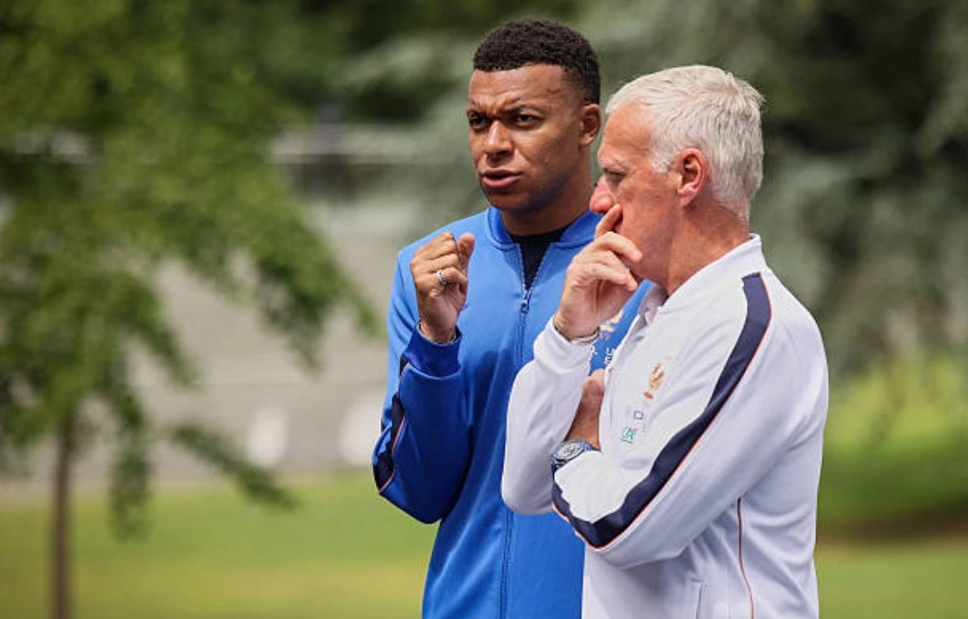 Deschamps: ‘Nhiều HLV cũng ngốc như tôi khi xếp Mbappe đá trung phong’ - hình ảnh - shbetv.vip