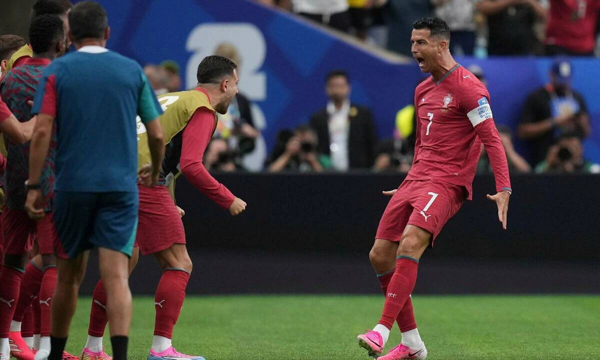 Ibrahimovic chê Ronaldo: ‘Cứ như vừa trở về từ hành tinh khác’ - hình ảnh - shbetv.vip Ibrahimovic chê Ronaldo: ‘Cứ như vừa trở về từ hành tinh khác’ - hình ảnh - shbetv.vip