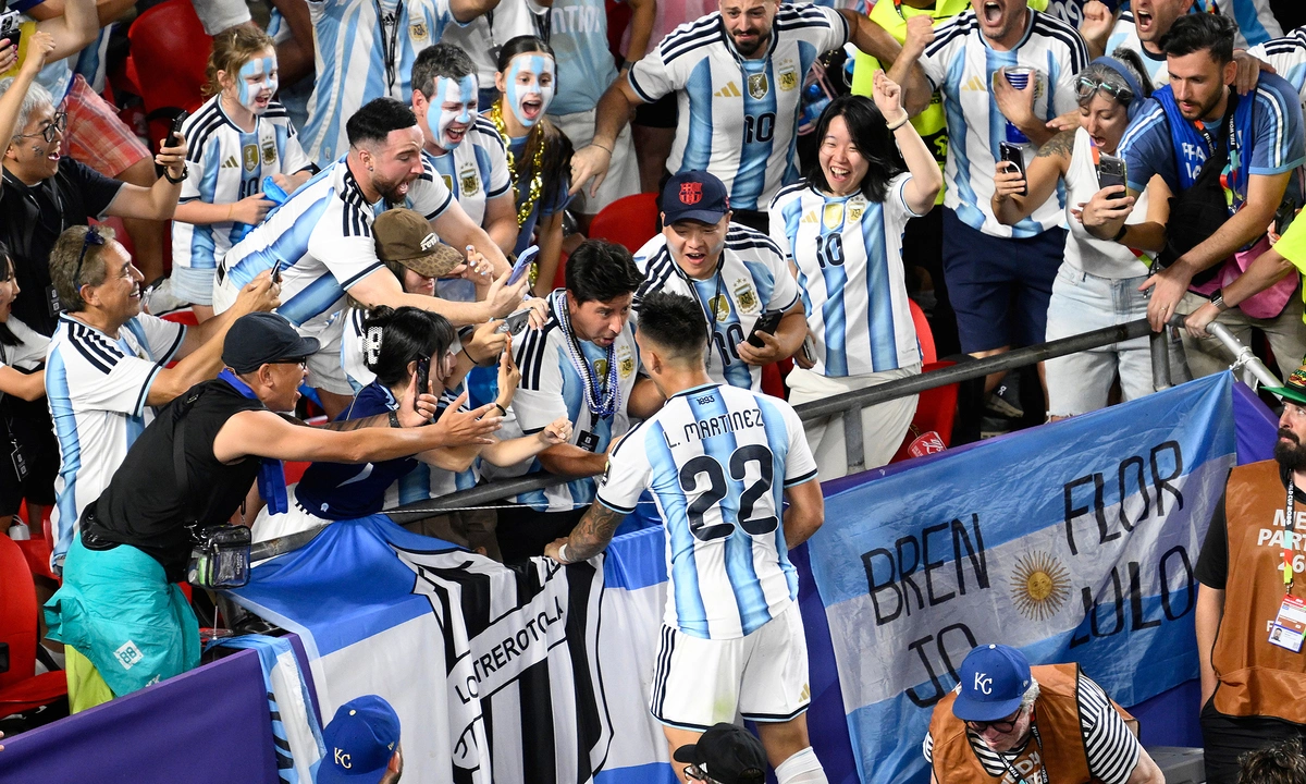 Báo Anh đặt dấu hỏi về việc tiền đạo Argentina thoát thẻ đỏ: góc nhìn mới cho người chơi Việt - hình ảnh - shbetv.vip Báo Anh đặt dấu hỏi về việc tiền đạo Argentina thoát thẻ đỏ: góc nhìn mới cho người chơi Việt - hình ảnh - shbetv.vip
