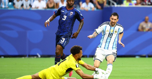 Messi Bị Cầu Thủ Cabo Verde ‘Tấn Công’ Xin Chữ Ký Sau Trận Đấu - hình ảnh - shbetv.vip Messi Bị Cầu Thủ Cabo Verde ‘Tấn Công’ Xin Chữ Ký Sau Trận Đấu - hình ảnh - shbetv.vip