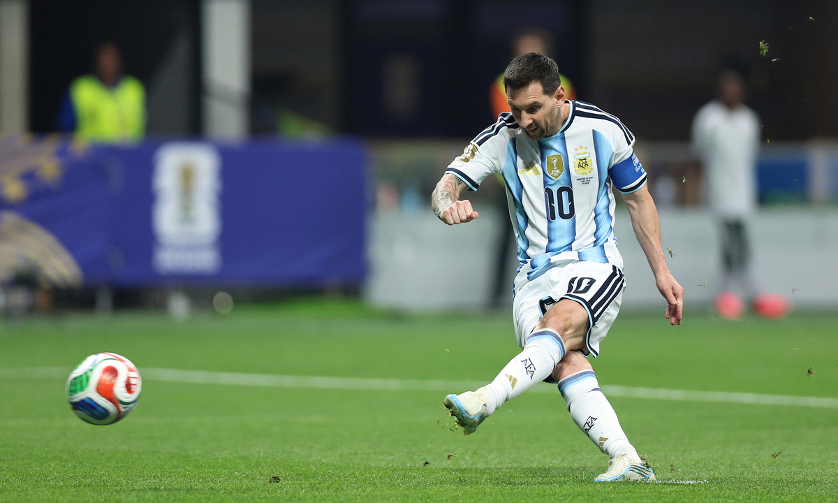 Messi sút hỏng phạt đền nhiều nhất một kỳ World Cup: Cú sốc cho fan Argentina - hình ảnh - shbetv.vip